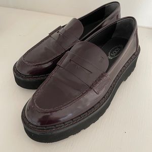 TOD'S Patent Leather loafers size 8